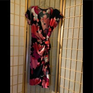 MAGGY LONDON- Pink flowered wrap dress. Sz 10